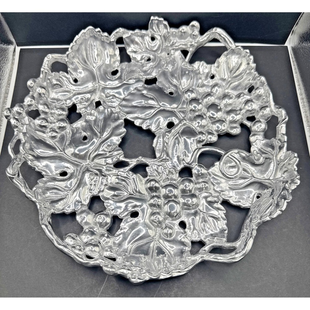 Arthur Court aluminum grapevine 9" GRAPE PIE TRIVET